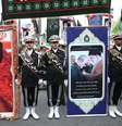 Policiais iranianos participam de homenagem ao general Qassem Soleimani, morto num ataque aéreo pelos EUA.  4/1/2020. Nazanin Tabatabaee/WANA (West Asia News Agency) via REUTERS   Foto: Reuters