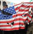 Há um risco real de a crise alcançar uma escala mundial? O assassinato do general iraniano pelos EUA é legal e legítimo, considerando as leis internacionais? O correspondente de defesa da BBC, Jonathan Marcus, responde a essas perguntas  Foto: AFP / BBC News Brasil