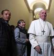 Após tapa em fiel, Papa aceita beijo de freira no Vaticano  Foto: ANSA / Ansa - Brasil