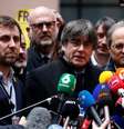 Ex-líder do governo catatlão Carles Puigdemont (ao centro), dá entrevista a jornalistas ao chegar ao Parlamento Europeu
13/01/2020
REUTERS/Vincent Kessler  Foto: Reuters