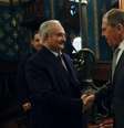 Comandante do Exército Nacional da Líbia, Khalifa Haftar, cumprimenta ministro das Relações Exteriores da Rússia, Sergei Lavrov, em Moscou
13/01/2020
Ministério das Relações Exteriores da Federação Russa/Divulgação via REUTERS  Foto: Reuters
