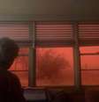 Tempestade de poeira é vista em Nova Gales do Sul, na Austrália. 31/12/2018. Imagem obtida de rede social em 02/01/2019. BRONWYN ALDER/via REUTERS  Foto: Reuters