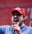 FILE PHOTO: Leader of Italy's far-right League party Matteo Salvini gestures as he speaks during a rally ahead of regional election in Emilia-Romagna, in Maranello, Italy, January 18, 2020. REUTERS/Guglielmo Mangiapane/File Photo  Foto: Reuters