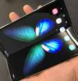 Galaxy Fold, primeiro smartphone dobrável da Samsung  Foto: Douglas Busvine / REUTERS