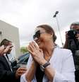 Atriz Regina Duarte fala com jornalistas ao chegar a aeroporto de Brasília 22/1/2020  REUTERS/Adriano Machado  Foto: Reuters