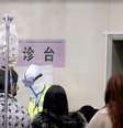 Funcionário de hospital é visto com traje de proteção em Wuhan
22/01/2020
China News Service/via REUTERS TV  Foto: Reuters