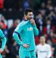 Lionel Messi e Frenkie de Jong, do Barcelona, desanimados após segundo gol do Valencia  Foto: Albert Gea / Reuters