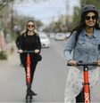 Patinetes da Uber podem ajudar os foliões a aproveitar os bloquinhos de rua  Foto: Reprodução/Uber