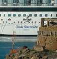 Navio Costa Smeralda atracada na cidade italiana de Civitavecchia 
30/01/2020
Local Team/REUTERS TV via REUTERS  Foto: Reuters