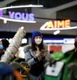 Turistas de voo da Air China de Pequim para Paris chegam ao aeroporto Charles de Gaulle 26/1/2020 REUTERS/Benoit Tessier  Foto: Reuters