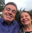Gugu com dona Maria do Céu em vídeo postado pelo apresentador no Dia das Mães de 2019  Foto: Reprodução/Instagram