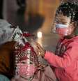 Algumas máscaras improvisadas não fornecem proteção adequada e podem representar outros riscos à segurança de quem as usa  Foto: Getty Images / BBC News Brasil