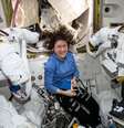 Christina Koch ficou 328 dias a bordo da Estação Espacial Internacional; ela voltou à Terra nesta quinta-feira  Foto: Nasa/Divulgação / Estadão