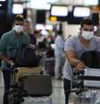 Passageiros utilizam máscaras de prevenção contra coronavírus no Aeroporto Internacional de Guarulhos, em São Paulo
03/02/2020
REUTERS/Amanda Perobelli  Foto: Reuters