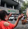 Ativistas protestam em frente ao edíficio-sede da Petrobras, no Rio de Janeiro, em meio a greve de petroleiros 
04/02/2020
REUTERS/Sergio Moraes  Foto: Reuters