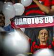 Torcida do Flamengo homenageia garotos mortos em incêndio no Ninho do Urubu  Foto: IstoÉ