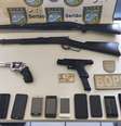Polícia da Bahia apreendeu 13 celulares e quatro armas em esconderijo do capitão Adriano  Foto: Divulgação/SSP-BA / Estadão