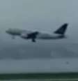 Aeroporto de Santos Dumont ficou fechado por causa da chuva  Foto: Reprodução / Estadão