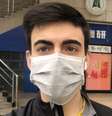 Miguel Manacero em frente ao supermercado no campus da Universidade de Hubei na China  Foto: Arquivo pessoal / BBC News Brasil