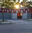 Torcedores do Flamengo expõem camisas pelo Rio com nomes das vítimas do incêndio.  Foto: Reprodução/Twitter / Estadão