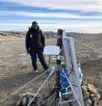 Pesquisador Marcio Francelino, que fez a medição na estação meteorológica da base Marambio, na Península Antártica  Foto: Projeto Terrantar / Divulgação / Estadão Conteúdo