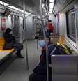 Passageiros usam máscara em metrô em Pequim
12/02/2020
REUTERS/Tingshu Wang  Foto: Reuters