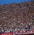 Torcida do São Paulo durante partida contra o Corinthians.  Foto: Guilherme Rodrigues / O Fotográfico / Estadão