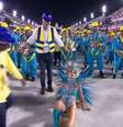 Lexa leva tombo e cai durante desfile da Unidos da Tijuca no Rio de Janeiro.  Foto: Reprodução de desfile da Unidos da Tijuca no carnaval 2020 / TV Globo / Estadão Conteúdo