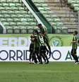 Com gols de Ademir e Rodolfo, América bate o Tombense pelo Mineiro (Foto: Divulgação/Mourão Panda)  Foto: Gazeta Esportiva