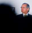 Economista critica cobrança de resultados exclusivamente de Paulo Guedes e sua equipe: 'Planalto muitas vezes atrapalha'  Foto: REUTERS/Adriano Machado / BBC News Brasil