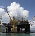 Vista aérea de plataforma de produção de petróleo da Petrobras em Angra dos Reis  Foto: Sergio Moraes / Reuters