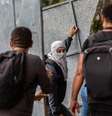  Manifestantes e policiais militares entram em confronto em frente ao prédio da Assembleia Legislativa do Estado de São Paulo.  Foto: Van Campos / The News 2 / Estadão