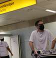 Passageiro com máscara de proteção contra coronavírus desembarca no aeroporto internacional de Guarulhos, em São Paulo
27/02/2020
REUTERS/Amanda Perobelli  Foto: Reuters