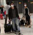 Pessoas com máscaras de proteção contra o coronavírus no aeroporto de Guarulhos, SP 
29/02/2020
REUTERS/Amanda Perobelli  Foto: Reuters