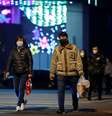 Pessoas usam máscaram ao sair de shopping center em Pequim em meio a pandemia de coronavírus
11/03/2020
REUTERS/Thomas Peter  Foto: Reuters