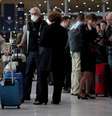 Pessoas usam máscaras de proteção no aeroporto Paris Charles de Gaulle
12/03/2020
REUTERS/Benoit Tessier  Foto: Reuters