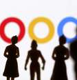 Sombras de brinquedos em frente a logotipo do Google.  8/4/2019. REUTERS/Dado Ruvic  Foto: Reuters
