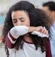 A tosse é um dos sintomas da covid-19  Foto: Getty Images / BBC News Brasil