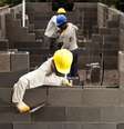 Empresas ficam autorizadas a reduzir salários em até 25% em caso de paralisação, total ou parcial das obras  Foto: Divulgação / Estadão
