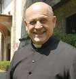 O padre Giuseppe Berardelli, de 72 anos, morreu no hospital de Lovere, em Bergamo.  Foto: Oratorio Casnigo / BBC News Brasil