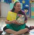 Professora de educação infantil da rede municipal do Rio, Cleide Arantes, produz vídeos curtos com histórias para entreter crianças.   Foto: Foto/Divulgação 