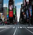 Ruas de Manhattan, desertas por conta das medidas restritivas  Foto: Getty Images / BBC News Brasil
