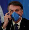 Jair Bolsonaro utiliza máscara durante entrevista coletiva  Foto: Ueslei Marcelino / Reuters
