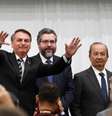 A uma plateia de apoiadores em Miami, presidente afirmou que epidemia estava 'superdimensionada'  Foto: Marcos Bello/Reuters / BBC News Brasil