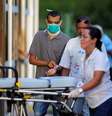 Homem utiliza máscara de proteção em hospital de Brasília (DF) durante pandemia de coronavírus 
10/03/2020
REUTERS/Adriano Machado  Foto: Reuters