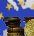 Moedas de euro em frente a uma bandeira e mapa da União Europeia
28/05/2015
REUTERS/Dado Ruvic  Foto: Reuters