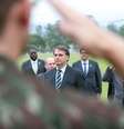 Presidente da República, Jair Bolsonaro recebe Honras Militares ao desembarcar na Academia Militar das Agulhas Negras (AMAN) em Resende, RJ.  Foto: Flickr Planalto/ Marcos Corrêa / Reprodução