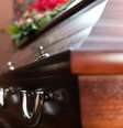 Trabalhadores de agências funerárias têm trabalhado sem equipamentos de proteção, segundo relatos à reportagem  Foto: Getty Images / BBC News Brasil