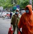 Pessoas com máscaras de proteção caminham em rua de Wuhan
03/04/2020 REUTERS/Aly Song   Foto: Reuters