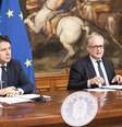 Premier italiano e ministro da Economia durante coletiva de imprensa  Foto: ANSA / Ansa - Brasil